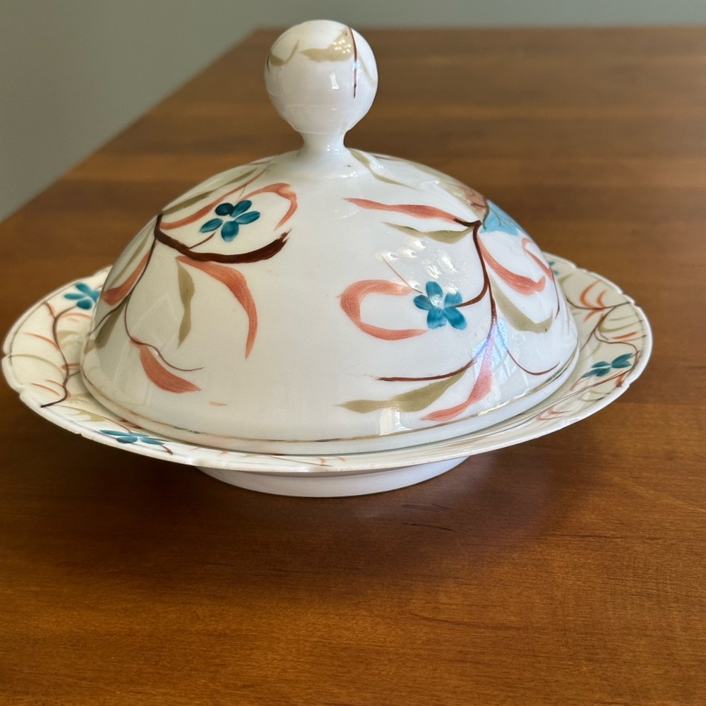 Porcelain Covered Dish - Picture 12 of 12